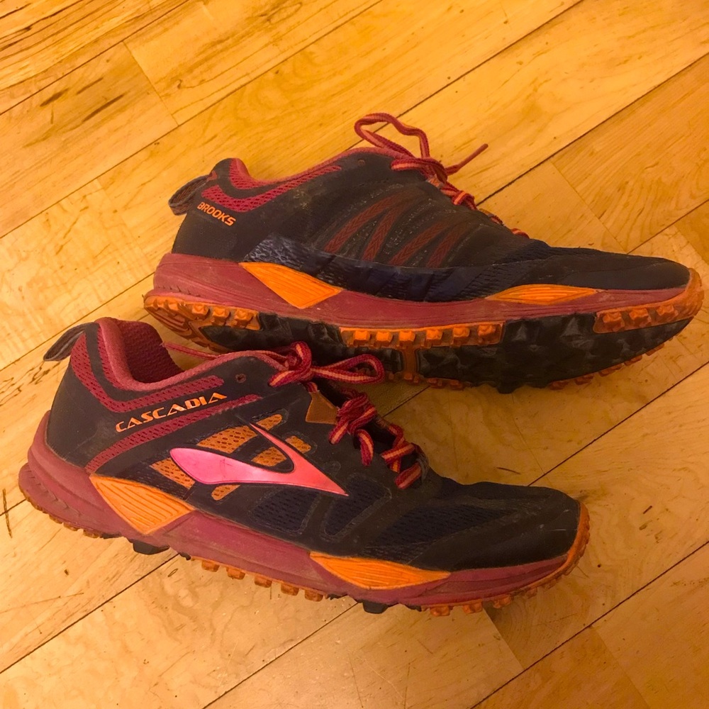 Brooks Cascadia 11 - Trail Running Shoes, Size 8.5, Women’s,  Navy Blue